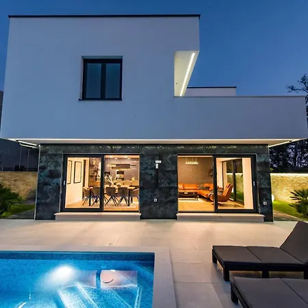 Ela Villa