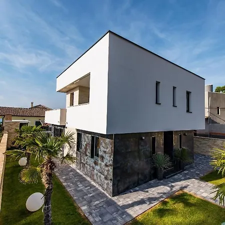 Ela * Privlaka (Zadar)